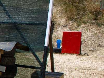 ...e in ferro azzurro a forma geometrica (i �poppers�)